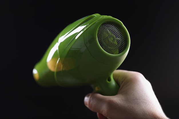 Gloednieuw haardrogermodel met groen apparaat voor het drogen van haar!