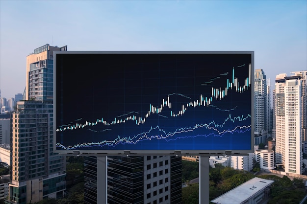 Gloeiend FOREX-grafiekhologram op aanplakbord luchtfoto panoramisch stadsbeeld van Bangkok bij zonsondergang Aandelen- en obligatiehandel in Zuidoost-Azië Het concept van fondsbeheer