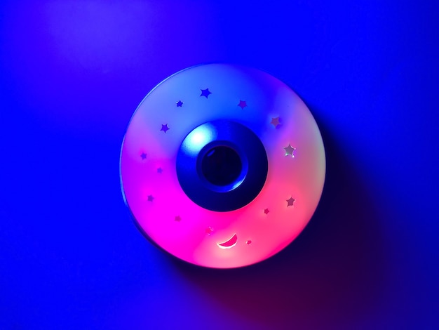 Gloeiende nachtlamp in verschillende kleuren RGB