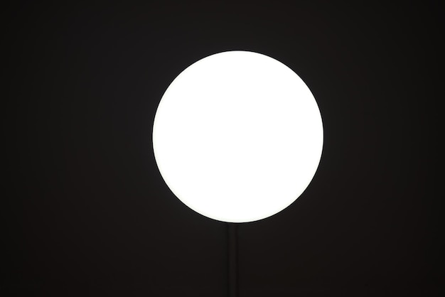 gloeilampen op het plafond's nachts
