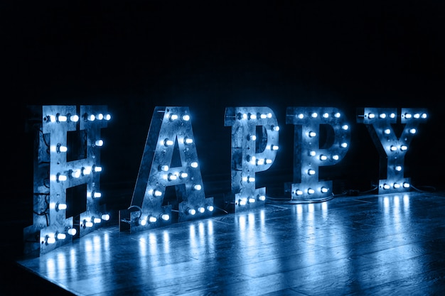 Photo glowing light letters with light bulbs