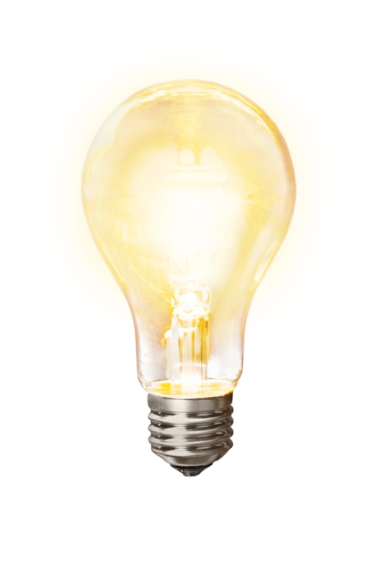 Photo glowing yellow light bulb on white