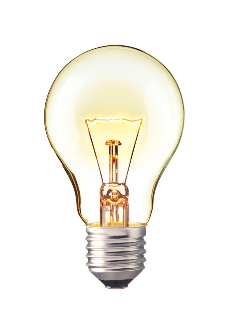 Photo glowing yellow light bulb