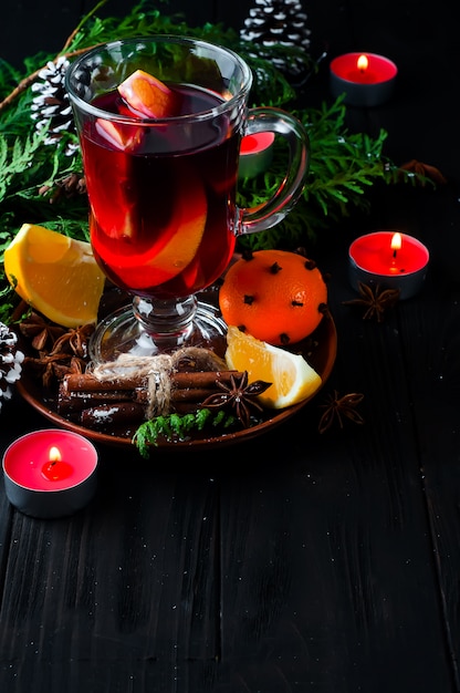 Glühwein, boomtak en specerijen