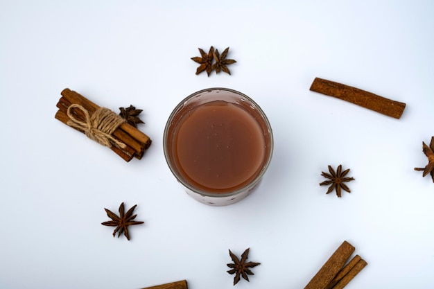 glühwein drinken met kruiden kaneel