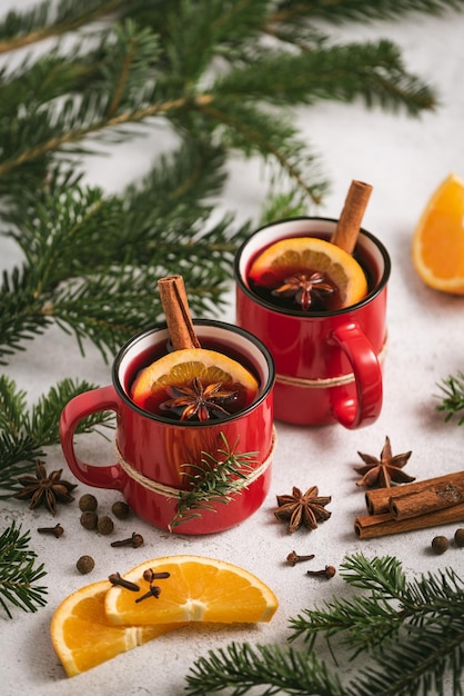 Glühwein in rode kopjes