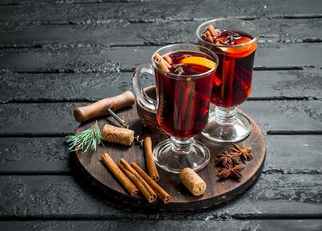 Glühwein met kruiden en smaakmakers