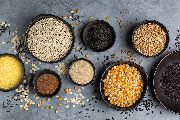 Cereali senza glutine come mais, amaranto, quinoa, grano saraceno, teff, riso