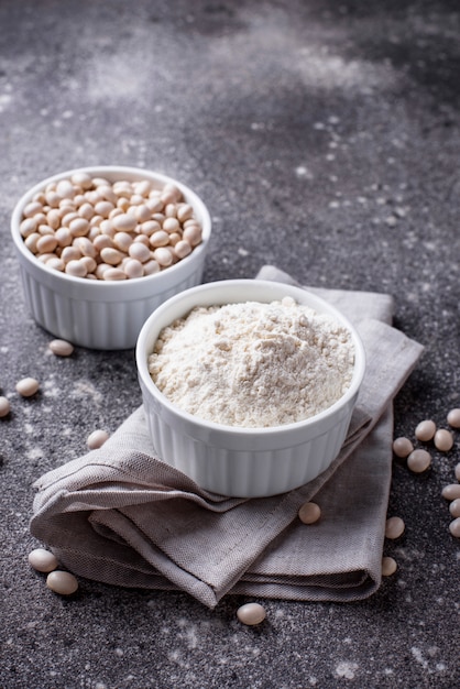 Gluten free soy bean flour