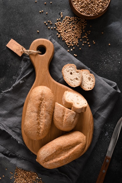 Glutenvrij gezond boekweitbrood op zwart