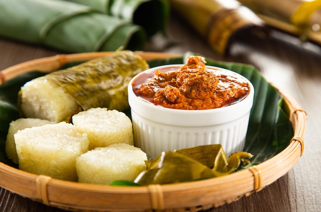 Glutinous rice is wrapped with lerek or banana leaf encased in
bamboo culm and cooked in open fire lemang a must have in every
traditional malay household eaten with beef or chicken rendang