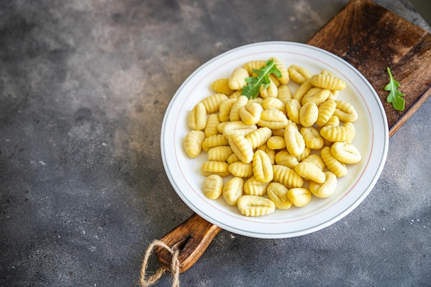 gnocchi deeg aardappelen Italiaans eten keuken verse gezonde maaltijd eten snack dieet op tafel