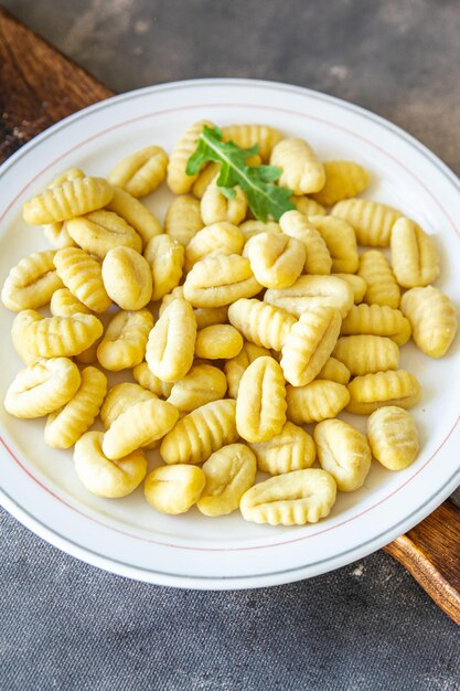 gnocchi deeg aardappelen Italiaans eten keuken verse gezonde maaltijd eten snack dieet op tafel