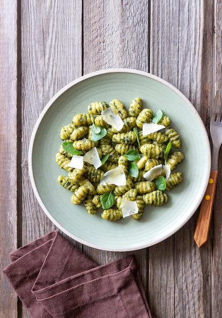 Gnocchi met pestosaus basilicum en Parmezaanse kaas Gezonde voeding Vegetarische voeding Dieet