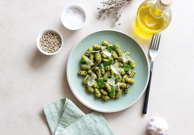 Gnocchi met pestosaus basilicum en Parmezaanse kaas Gezonde voeding Vegetarische voeding Dieet