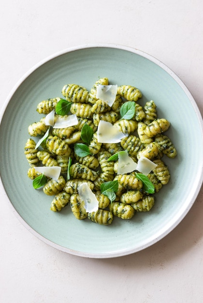 Gnocchi met pestosaus basilicum en Parmezaanse kaas Gezonde voeding Vegetarische voeding Dieet