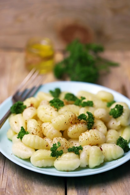 Foto gnocchi op een bord.