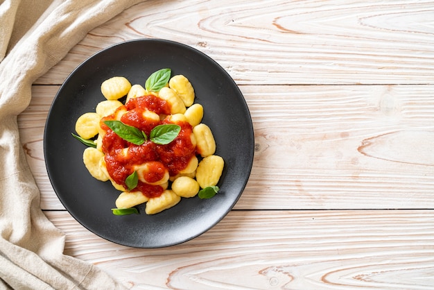 Foto gnocchi al pomodoro con formaggio