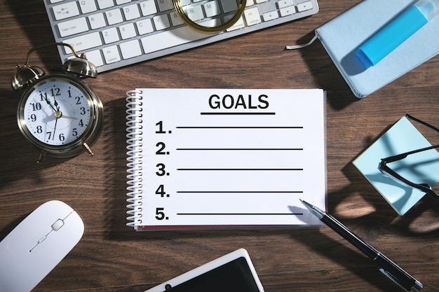 goals list on notepad with a business objects.