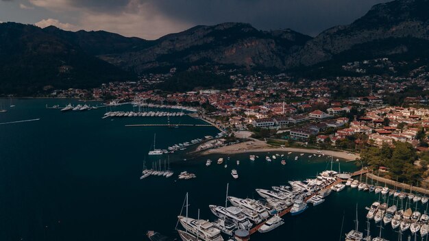 Gocek haven, baai en stad skyline luchtfoto. Middellandse Zeekust, Fethiye TURKIJE. Hoge kwaliteit foto