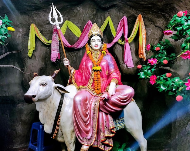 Photo goddess shailputri devi statue for the first navadurga