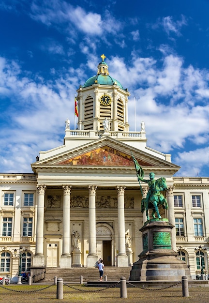 Godfrey van Bouillon standbeeld en kerk van SaintJacob Brussel