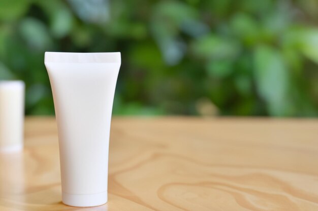 Goede cosmetische verpakkingen voor crèmecontainers Toekomstige cosmetische innovaties kunnen ook voor mockup worden gebruikt