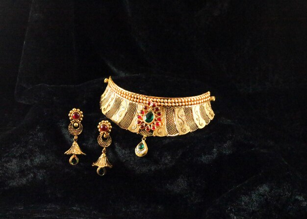 Photo gold bridal jewellery set