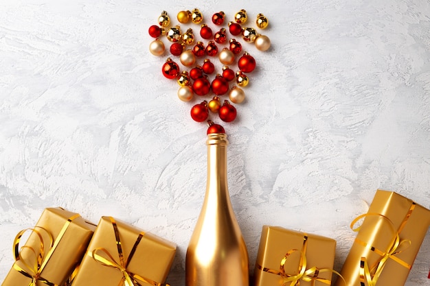 золотая бутылка шампанского и новогодние шары