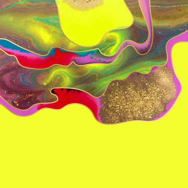 Золотая пыль и волны с флуоресцентными красками на фоне желтого мраморного шаблона