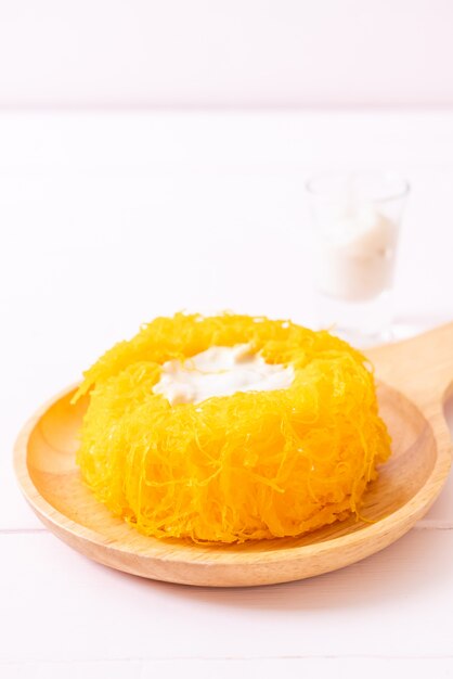 金の卵黄糸のケーキ