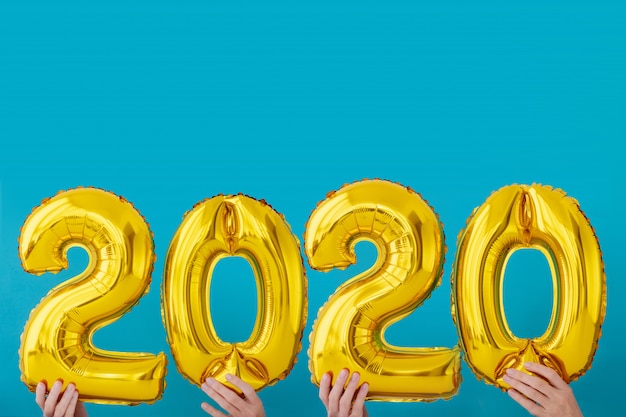 Gold foil number 2020 celebration balloon