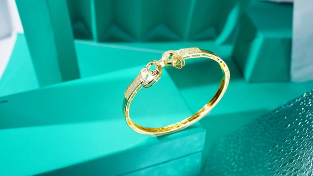 Gold jewelry bracelet bangle