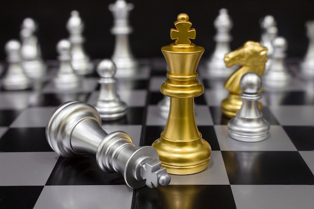 金王のチェス。 （企業戦略のコンセプト、ビジネスの勝利）