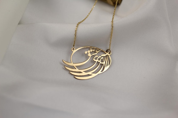 Gold necklace for women