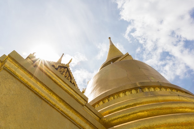 Фото Золотая пагода в ват пхра кео