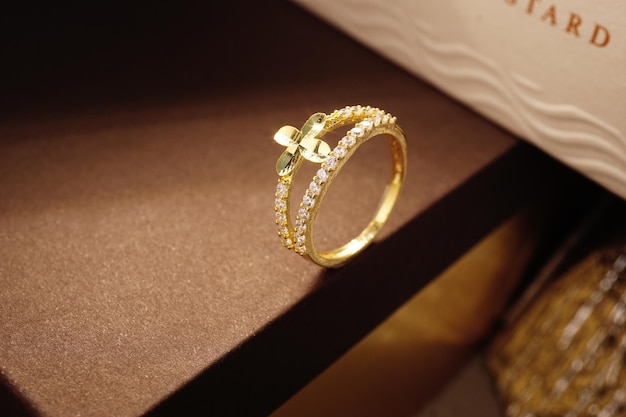 Gold ring with diamonds