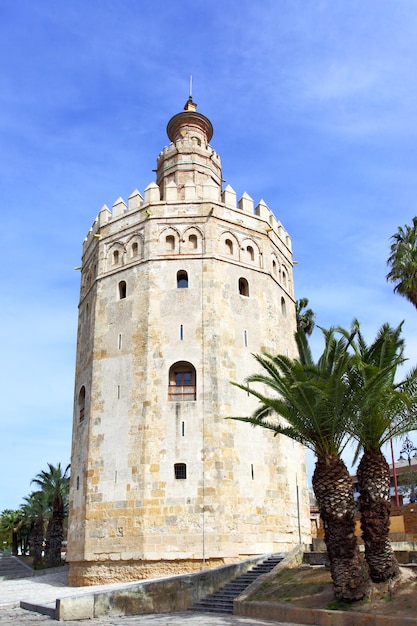 Foto la torre dell'oro (torre del oro), siviglia