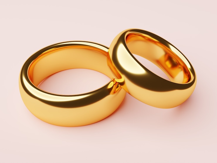 Photo gold wedding rings isolated on pink