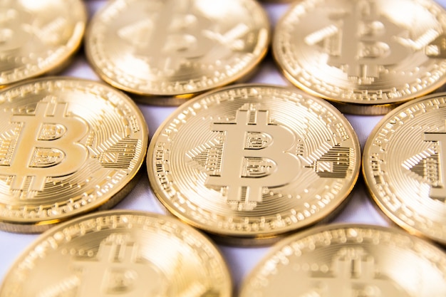 Collezione di bitcoin dorati