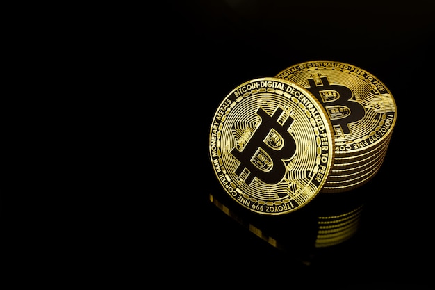 Bitcoin dorati nell'oscurità