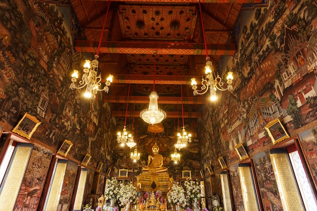 Foto golden buddha hall