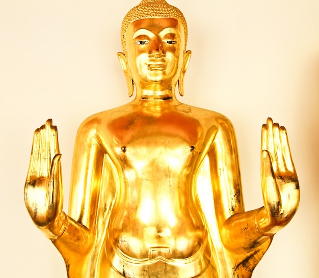Фото Образ золотого будды в храме ват-фо, бангкок, таиланд.