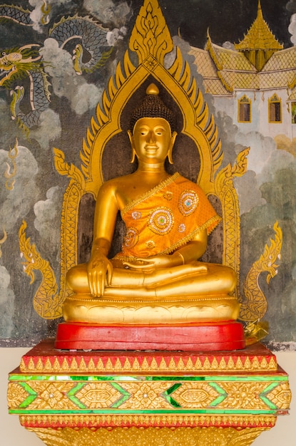 Photo golden buddha statues in front view