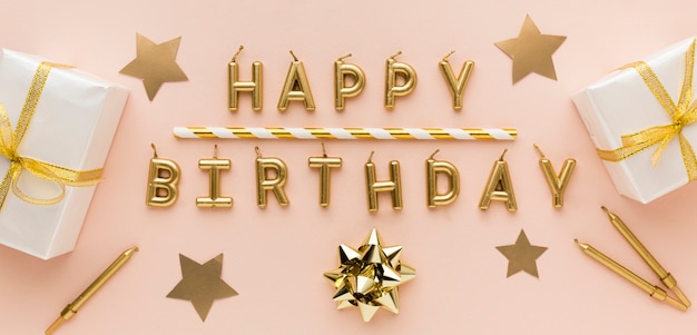 Photo golden candles with happy birthday and gifts