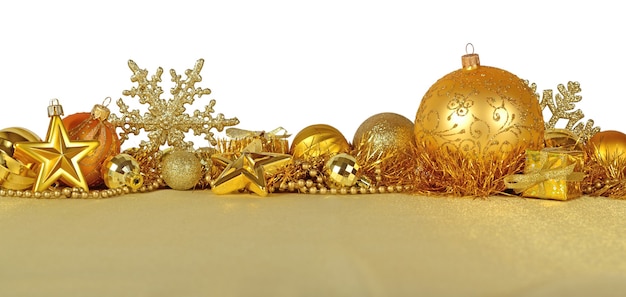 写真 白い背景の上の黄金のクリスマスの装飾