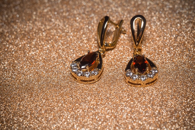 Golden earrings with garnet