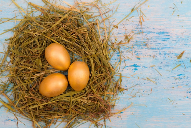 Uova di pasqua d'oro.