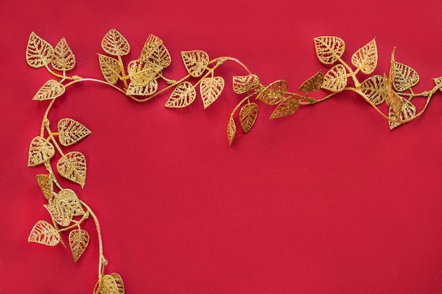 Photo golden garland on red