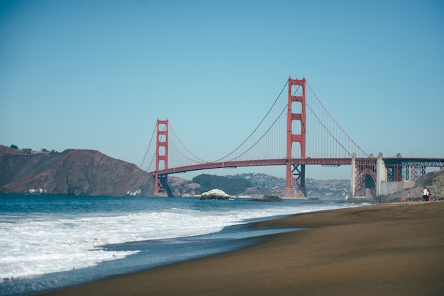 Foto golden gate bridge op een zonnige dag